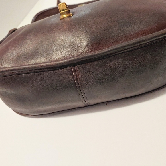 Vintage Coach City Crossbody - Picture 6 of 13